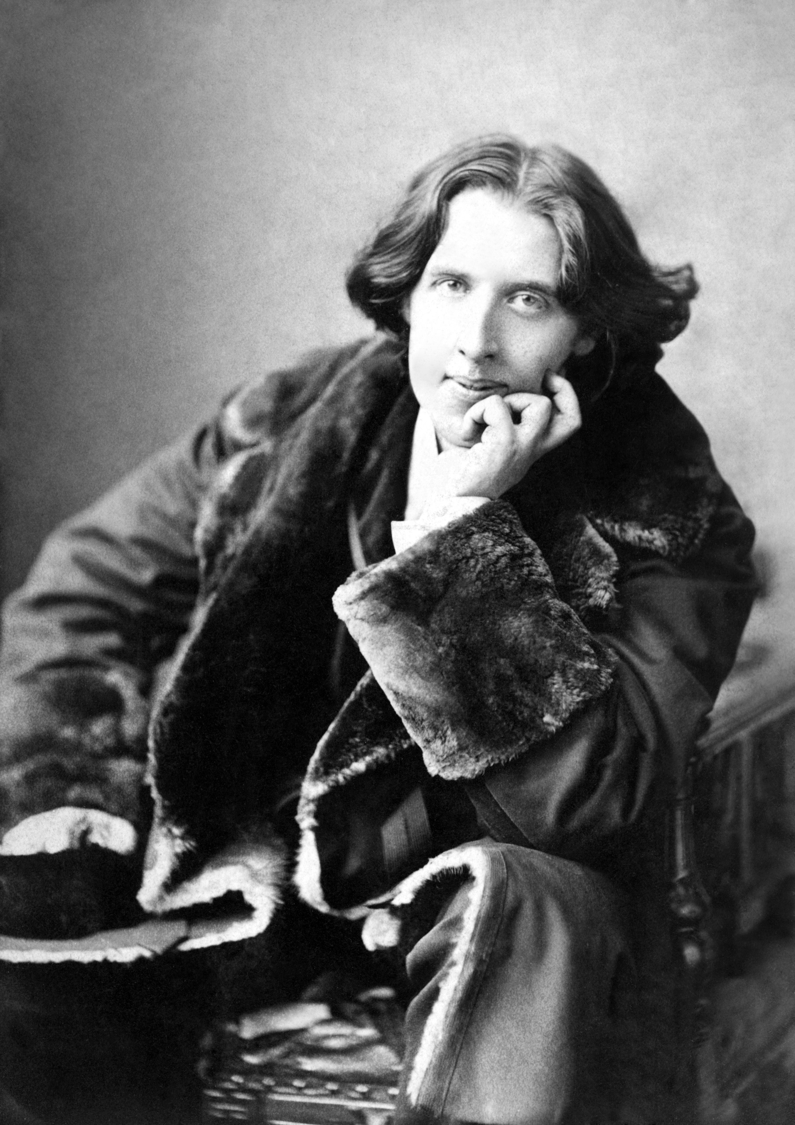 Oscar Wilde, full-length portrait photograph by Napoleon Sarony, 1882